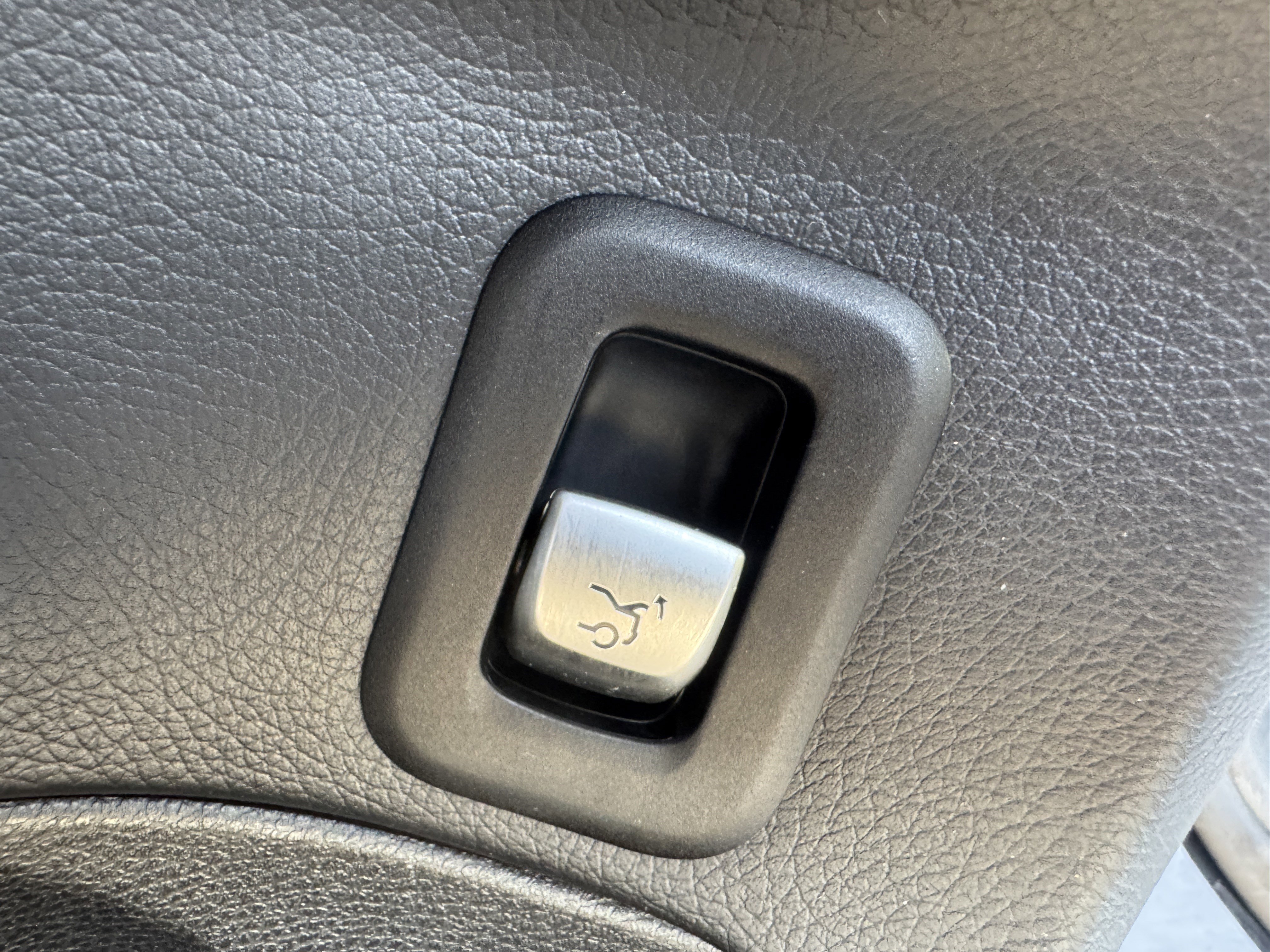 Used 2016 Mercedes-Benz C 300 4MATIC Sedan image 12