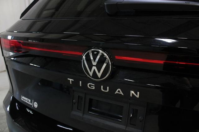 Used 2025 Volkswagen Tiguan SE FWD image 29