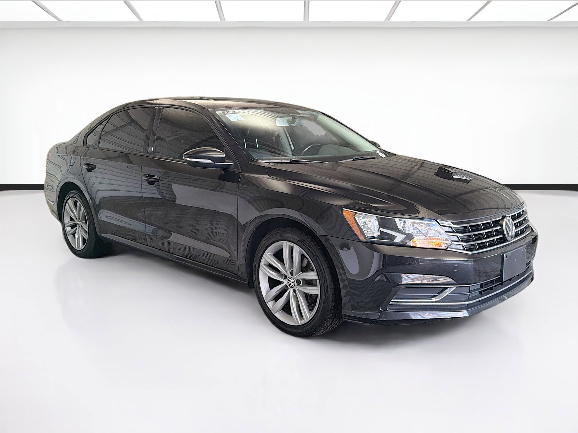 Used 2019 Volkswagen Passat 2.0T Wolfsburg w/ Wheels & Sunroof Package image 3