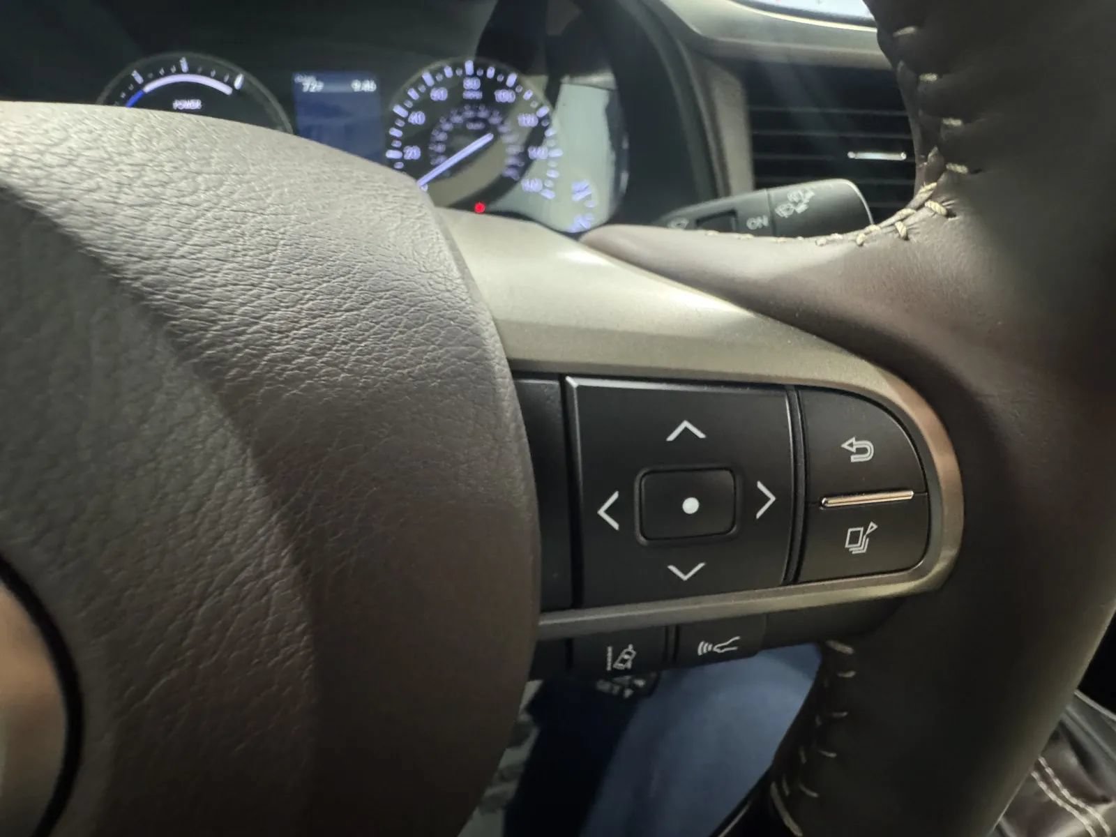 Used 2018 Lexus RX 450h AWD w/ Luxury Package image 29