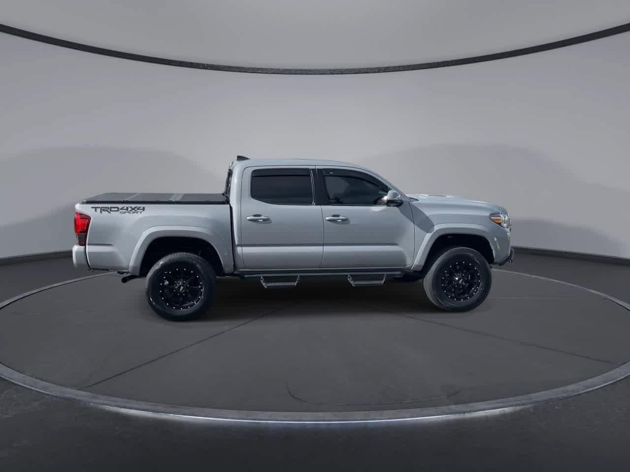 Used 2018 Toyota Tacoma TRD Sport AWD/4WD image 9