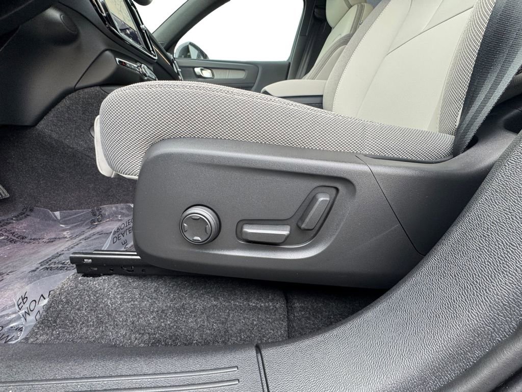 Used 2026 Volvo EX40 Plus w/ Climate Package image 26