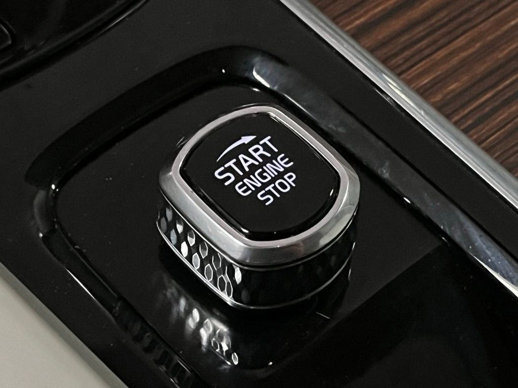 Used 2022 Volvo S60 B5 Momentum w/ Premium Package image 13