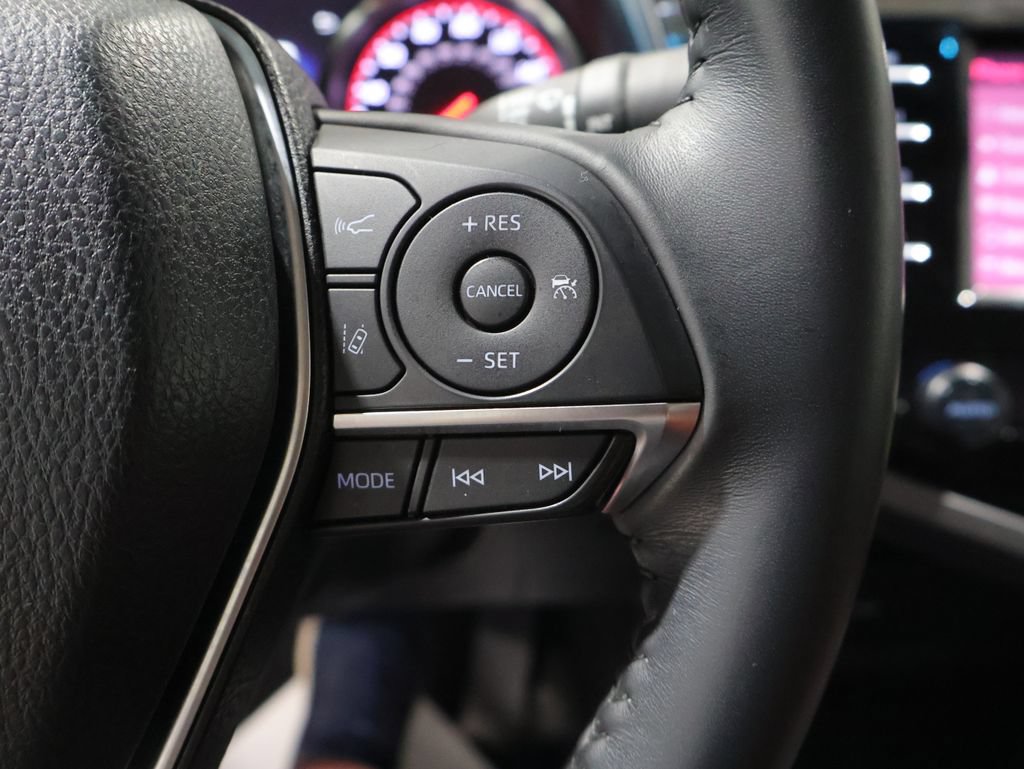 Used 2018 Toyota Camry XSE FWD image 33
