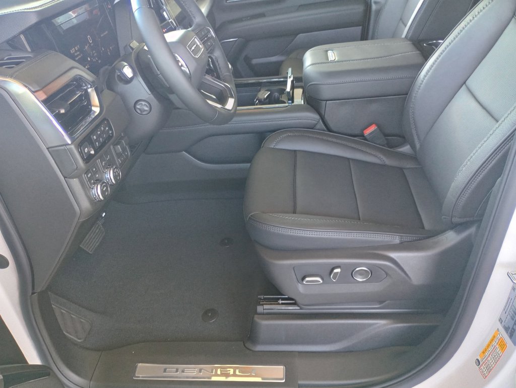 New 2026 GMC Yukon Denali w/ Denali Reserve Package AWD/4WD image 9