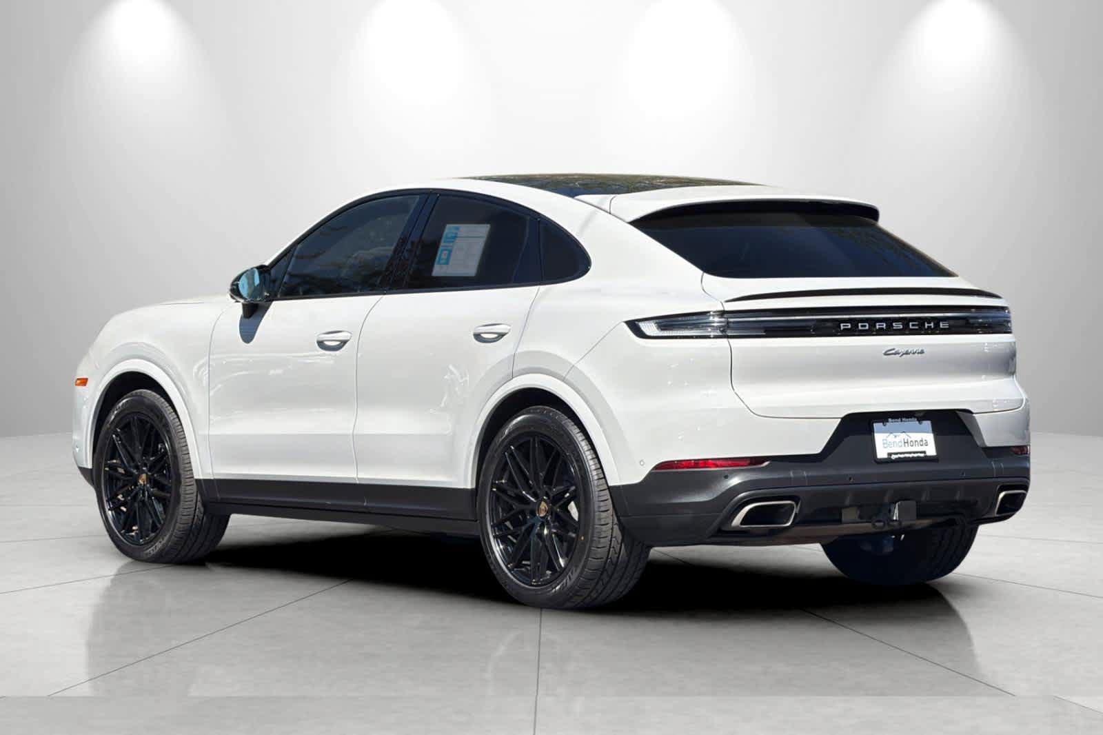 Used 2024 Porsche Cayenne Coupe AWD/4WD image 6