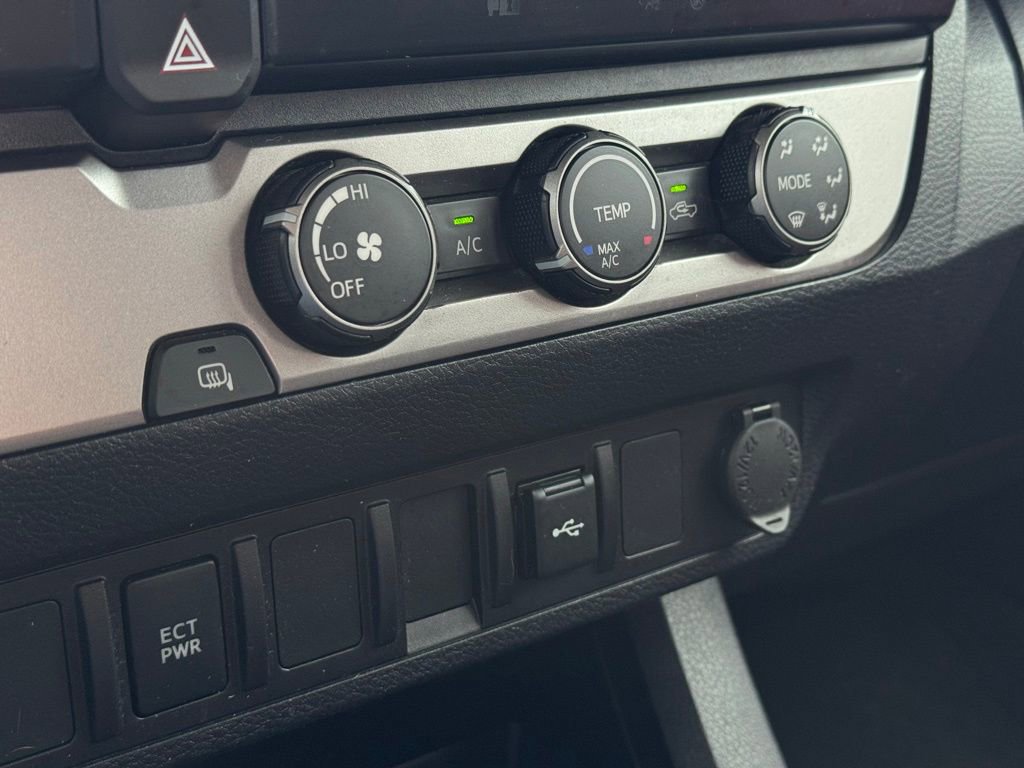 Used 2022 Toyota Tacoma SR5 RWD image 28