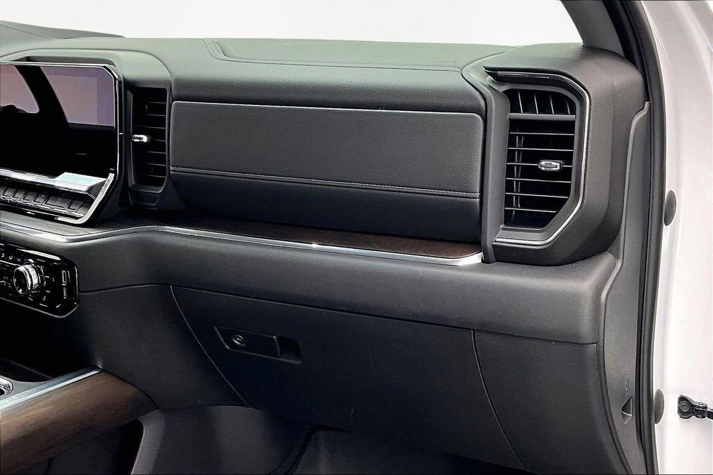 Used 2024 GMC Sierra 1500 SLT w/ SLT Premium Package AWD/4WD image 17