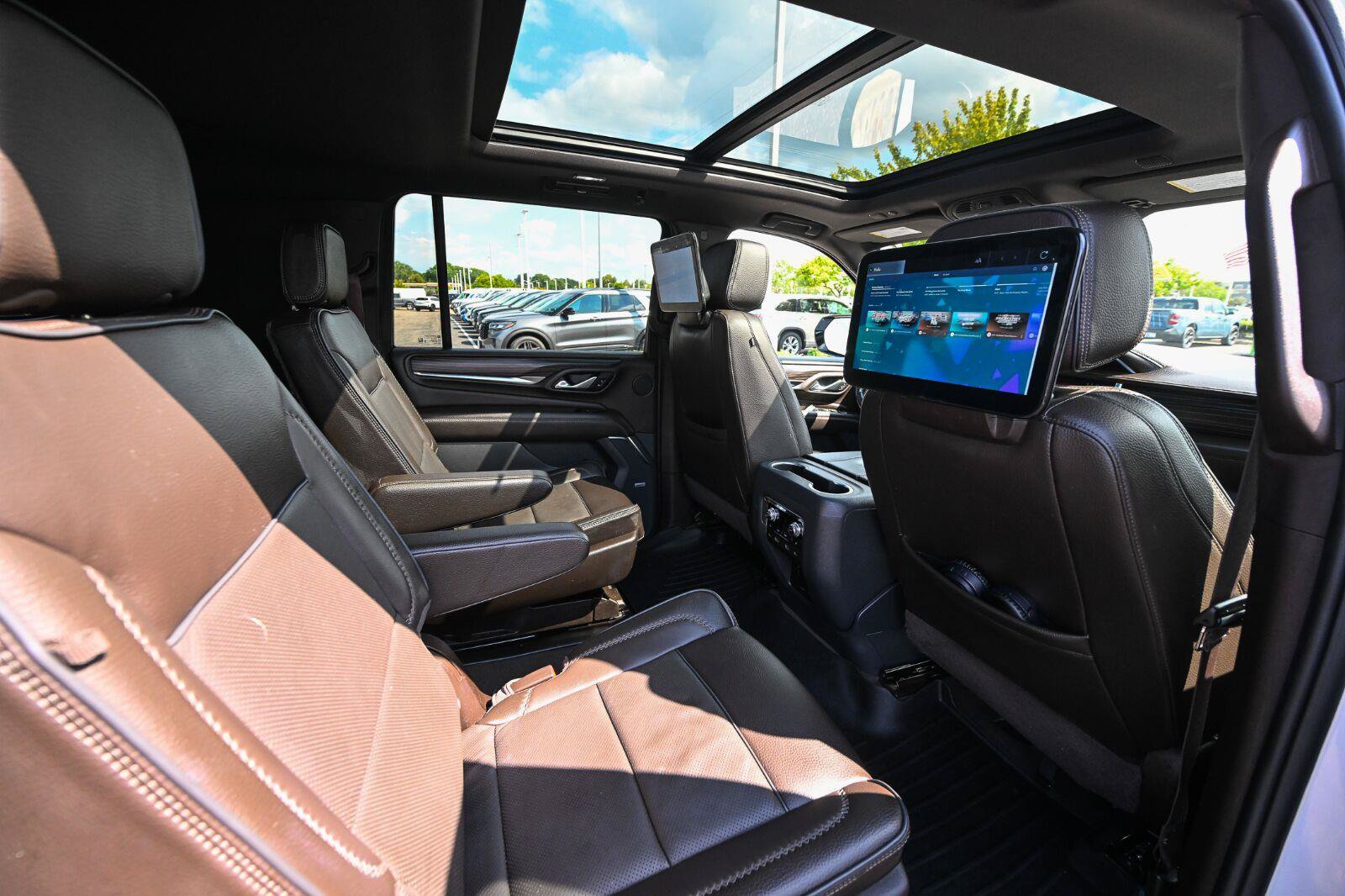 Used 2024 GMC Yukon XL Denali w/ Denali Reserve Package AWD/4WD image 29