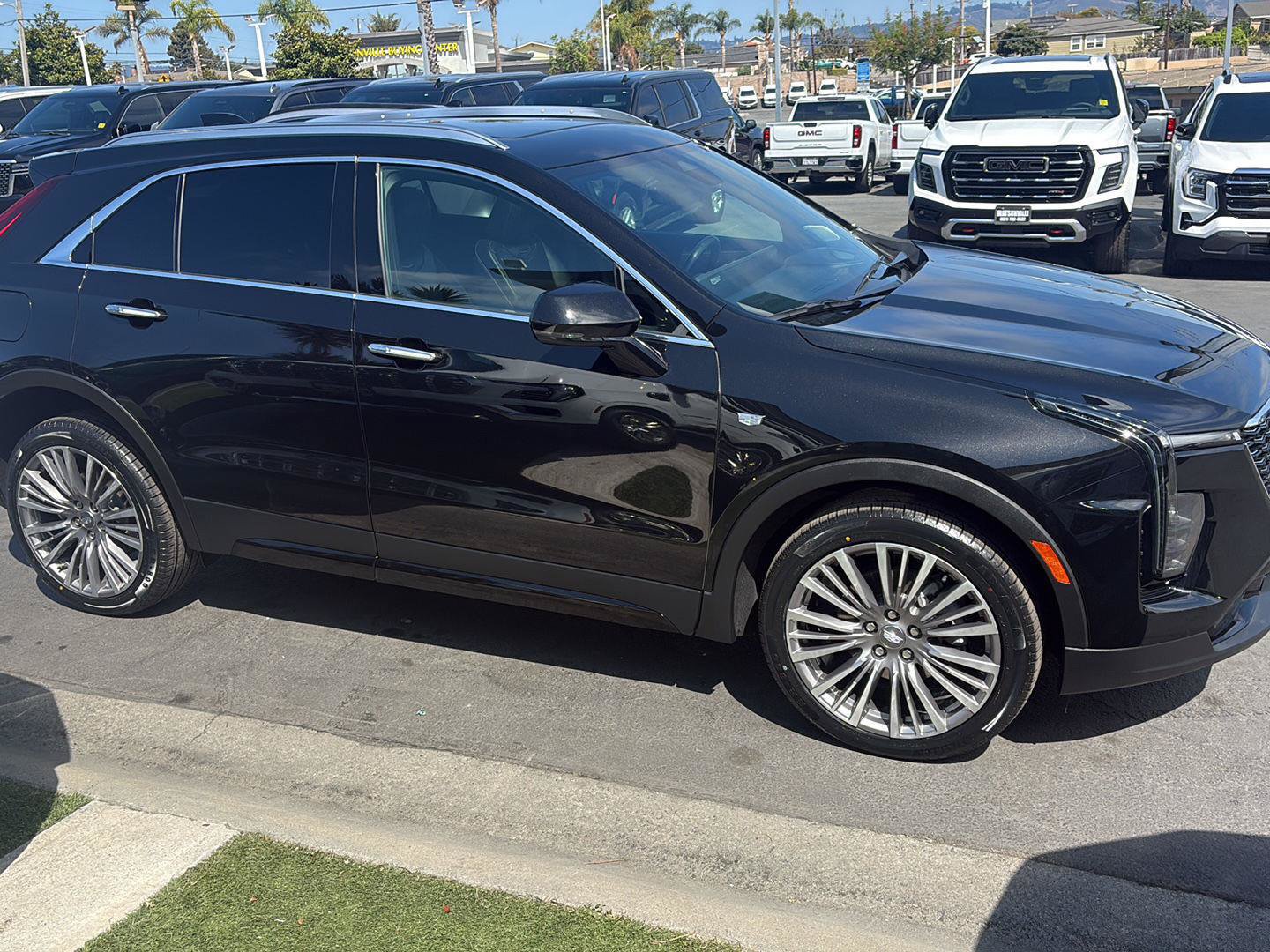 Used 2024 Cadillac XT4 Premium Luxury w/ Technology Package AWD/4WD image 9
