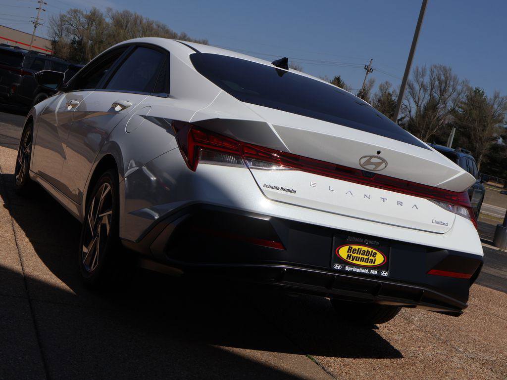 New 2026 Hyundai Elantra Limited image 4