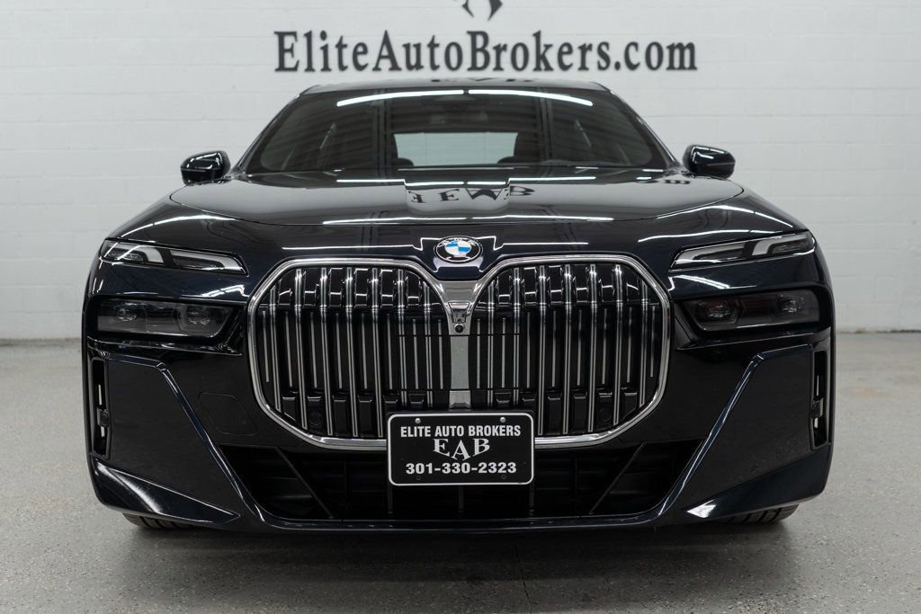 Used 2024 BMW 740i xDrive image 3