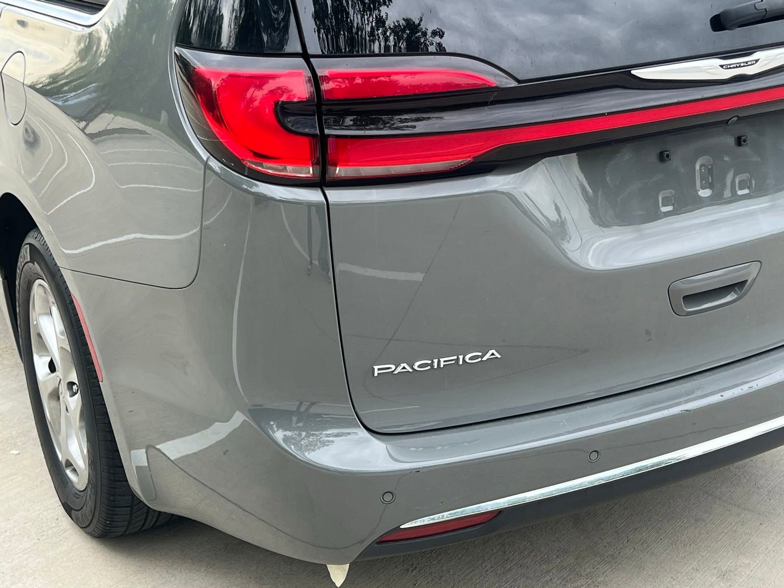 Used 2023 Chrysler Pacifica Limited FWD image 13