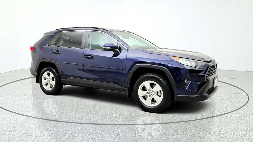 Used 2021 Toyota RAV4 XLE AWD/4WD image 3