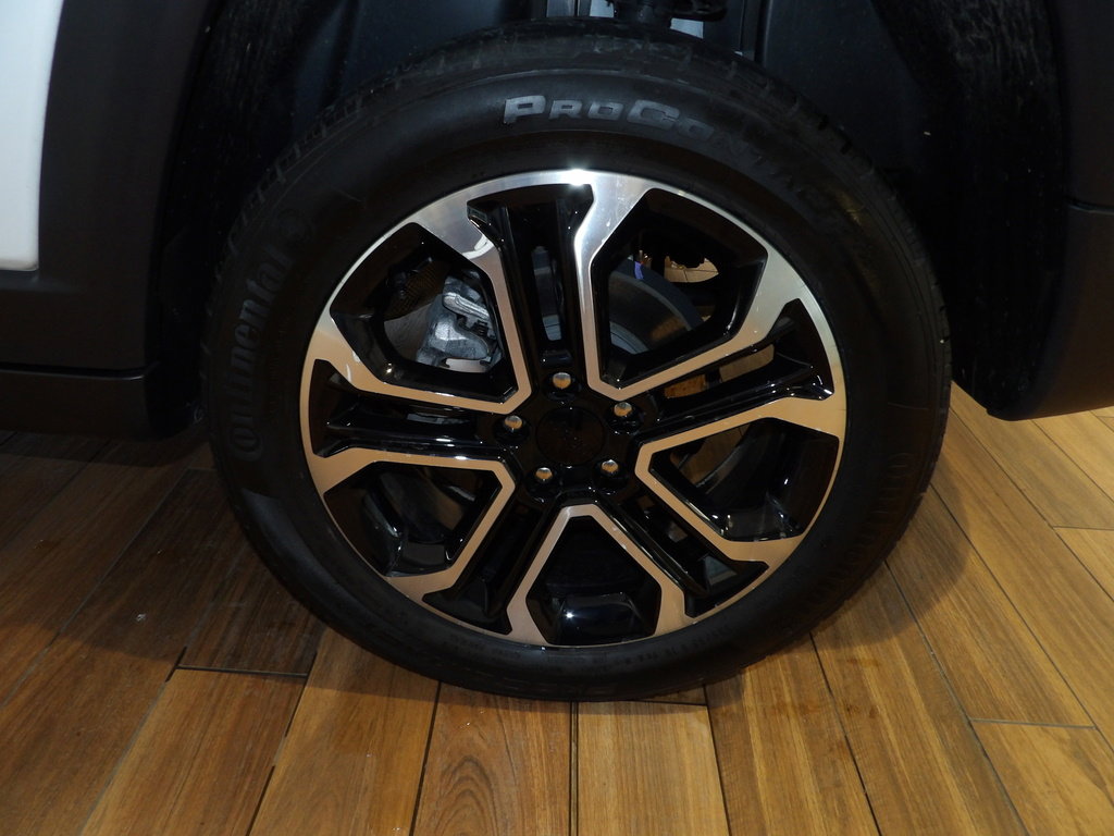 Used 2023 Jeep Compass Limited image 9