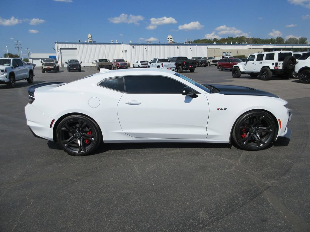 Used 2020 Chevrolet Camaro SS RWD image 4