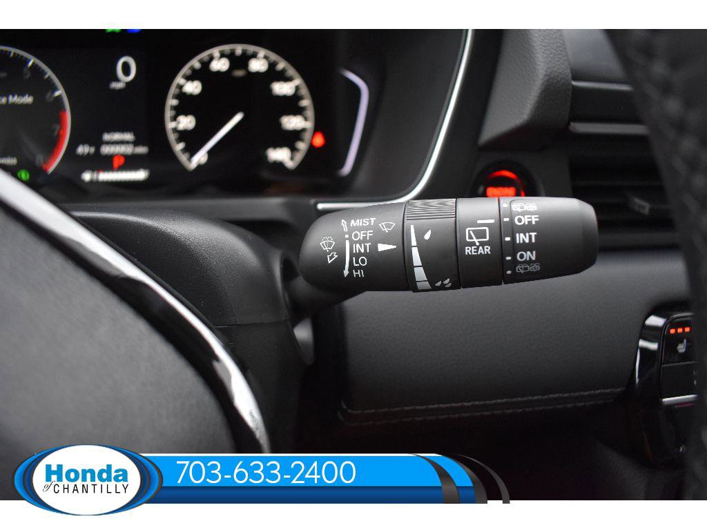 New 2025 Honda Pilot Touring image 11