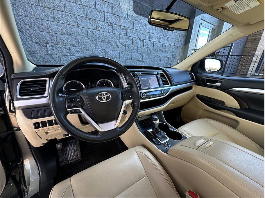Used 2015 Toyota Highlander XLE image 14