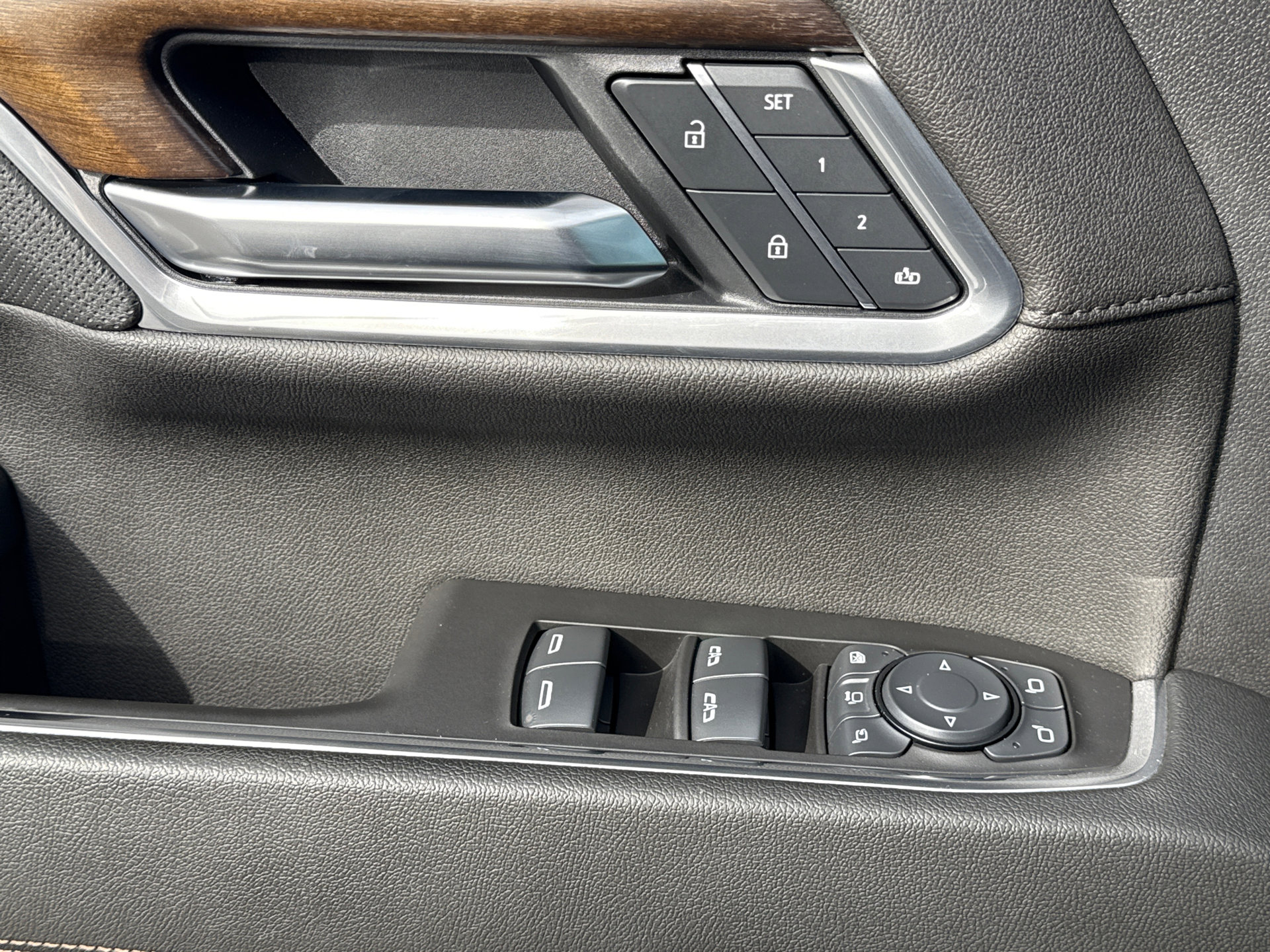 Used 2025 Chevrolet Silverado 3500 High Country w/ High Country Premium Package image 25