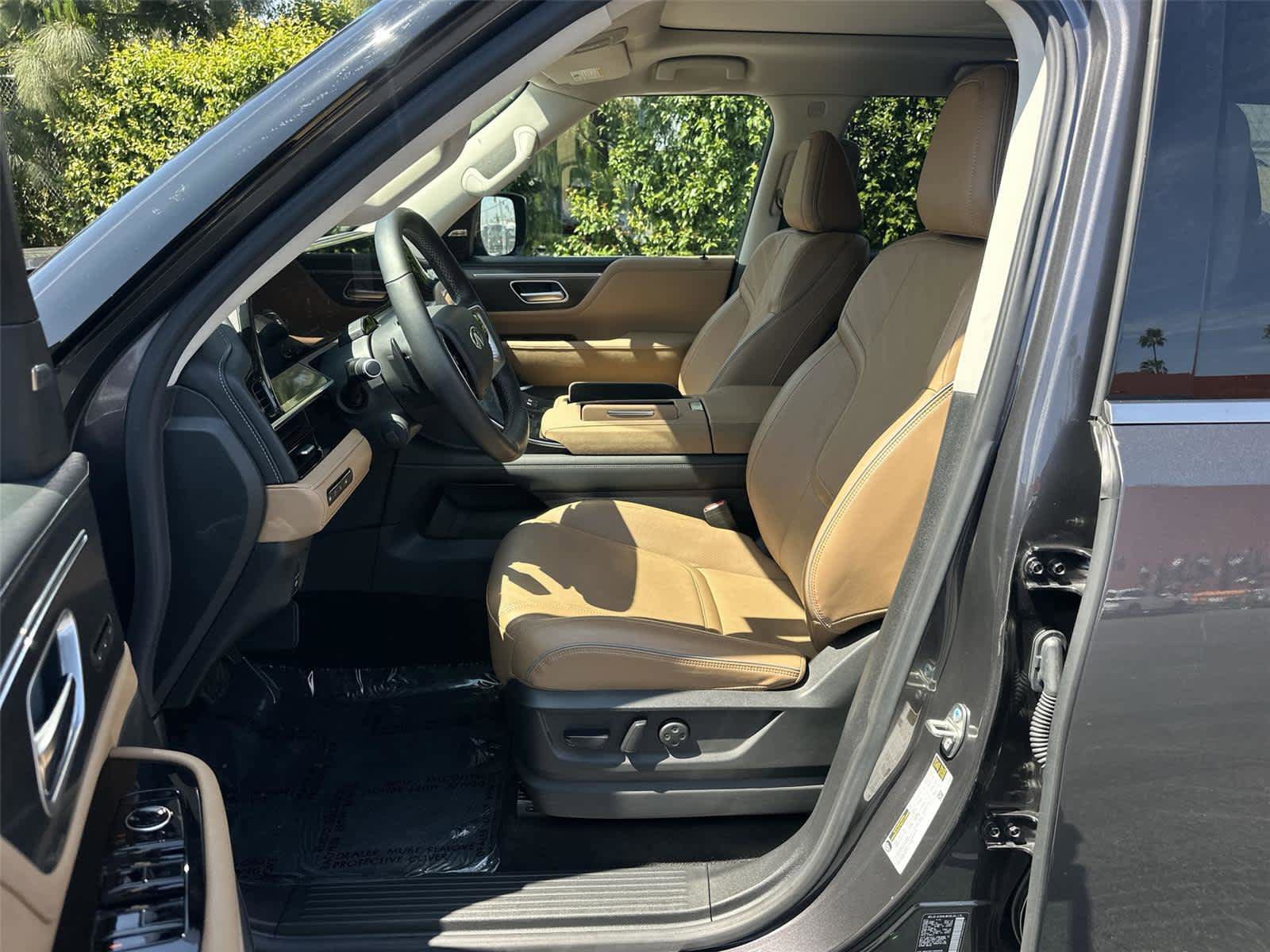 Used 2025 INFINITI QX80 Luxe RWD image 12