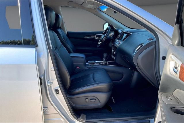 Used 2013 Nissan Pathfinder Platinum FWD image 7