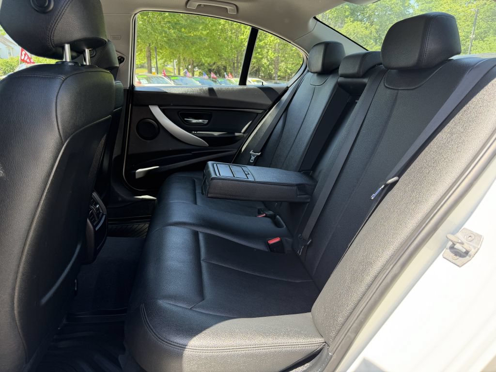 Used 2018 BMW 320i xDrive Sedan AWD/4WD image 9