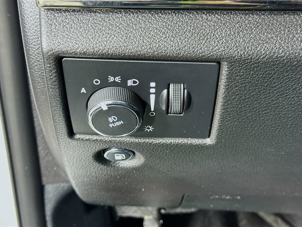 Used 2020 Jeep Grand Cherokee Limited X image 21