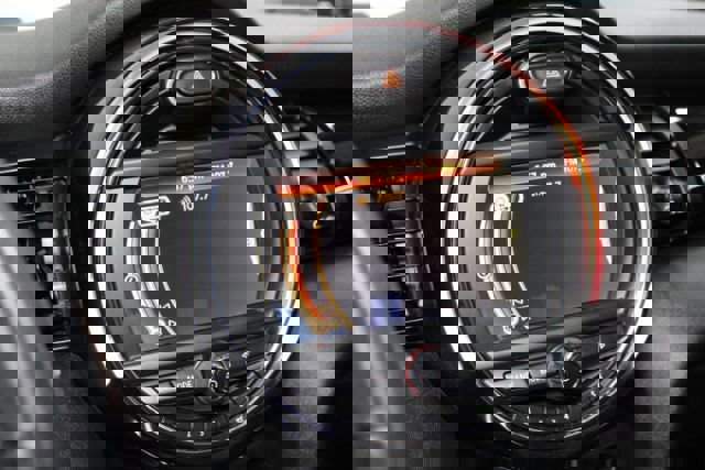 Used 2015 MINI Cooper 4-Door Hardtop image 14