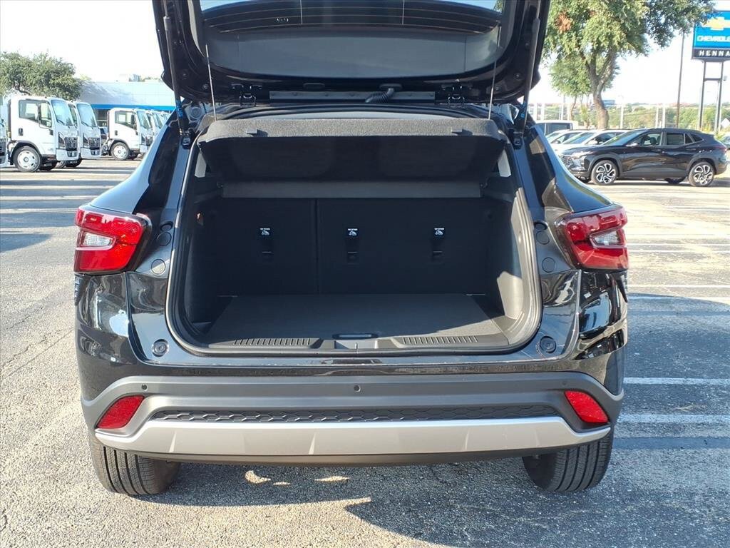 New 2026 Chevrolet Trax LT w/ Driver Confidence Package FWD image 13