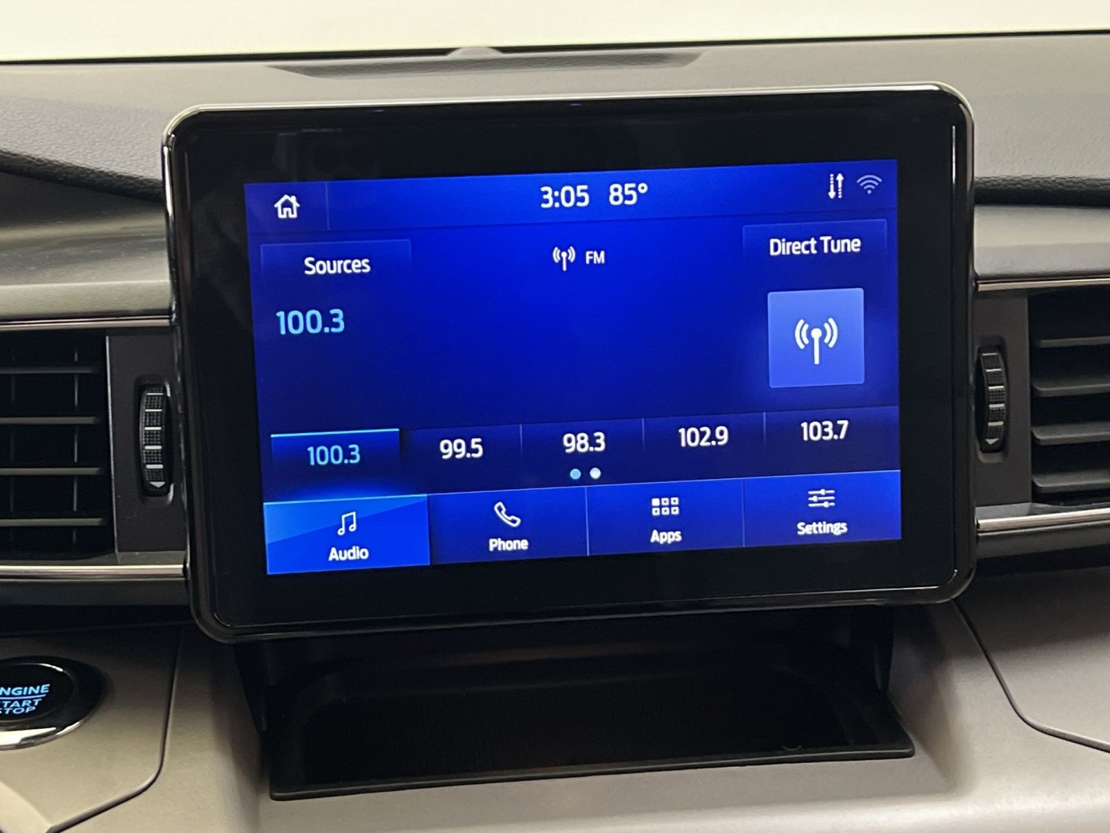 Used 2023 Ford Explorer XLT w/ Equipment Group 202A AWD/4WD image 17