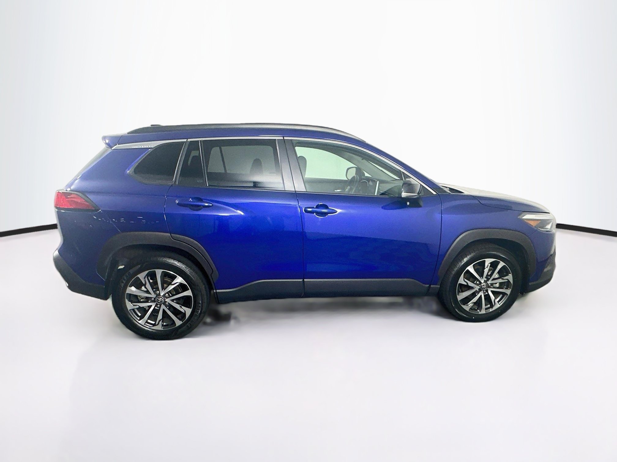 Used 2025 Toyota Corolla Cross XLE FWD image 10