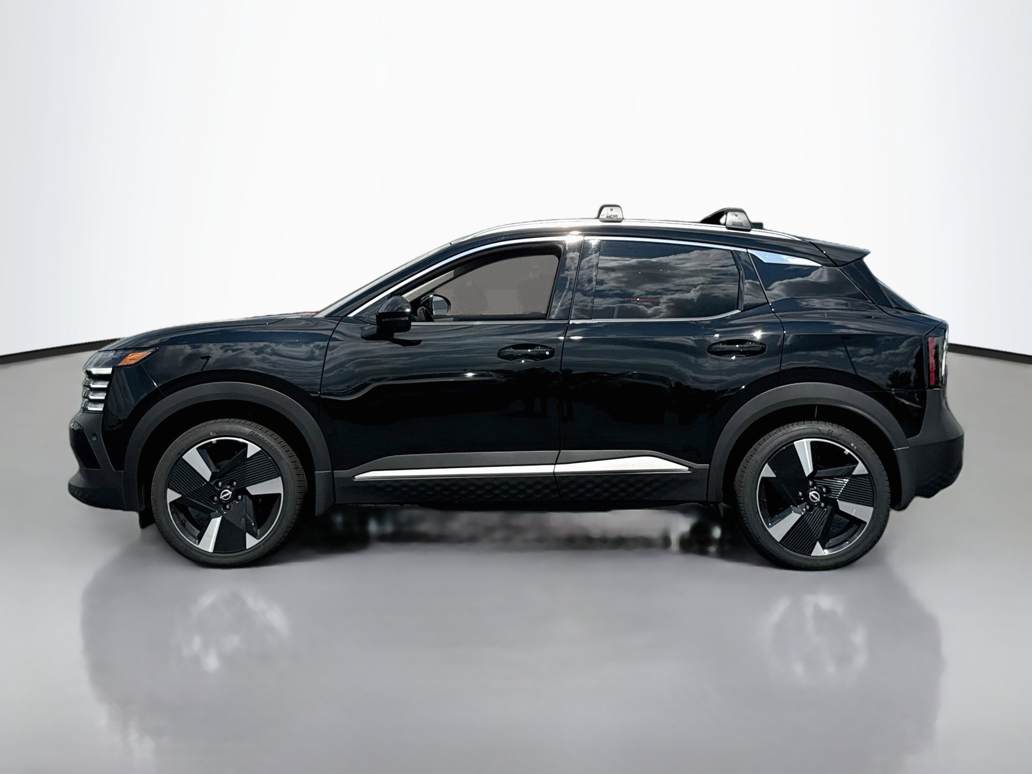 Certified 2025 Nissan Kicks SR w/ Illumination Package AWD/4WD image 4