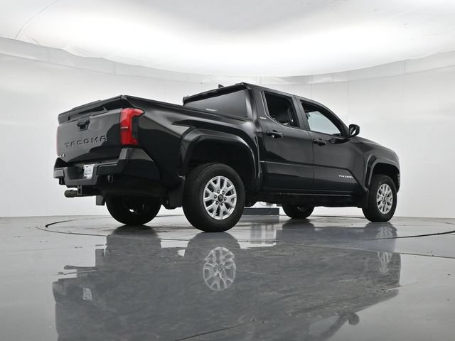 Used 2024 Toyota Tacoma SR5 AWD/4WD image 32