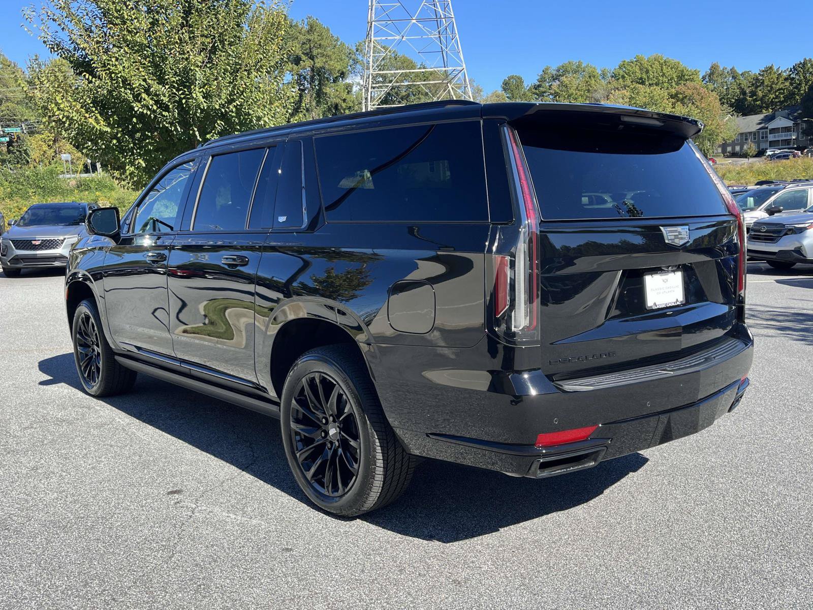 Used 2023 Cadillac Escalade ESV Sport Platinum w/ LPO, ONYX Package AWD/4WD image 3