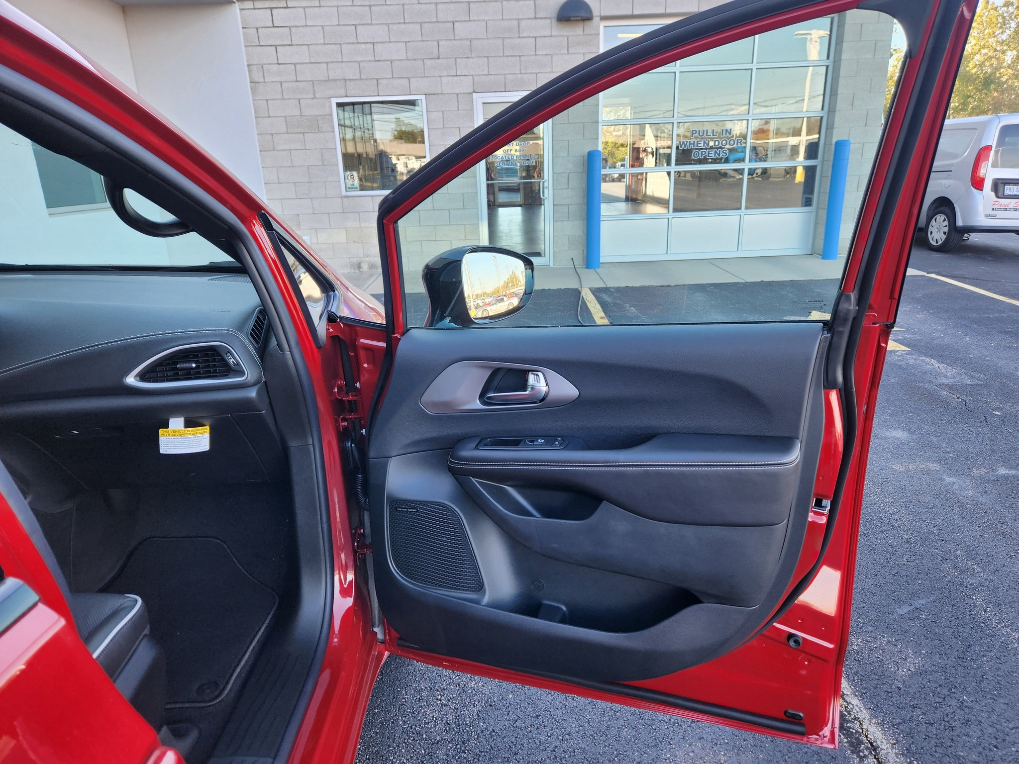 New 2027 Chrysler Pacifica Limited FWD image 32
