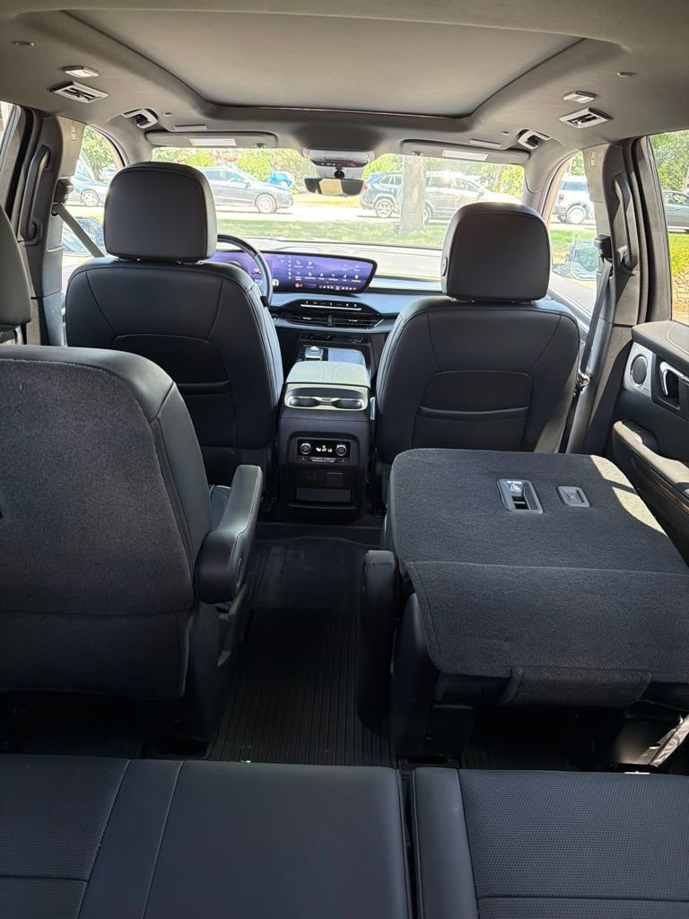 Used 2025 Buick Enclave Avenir w/ Super Cruise Package AWD/4WD image 11
