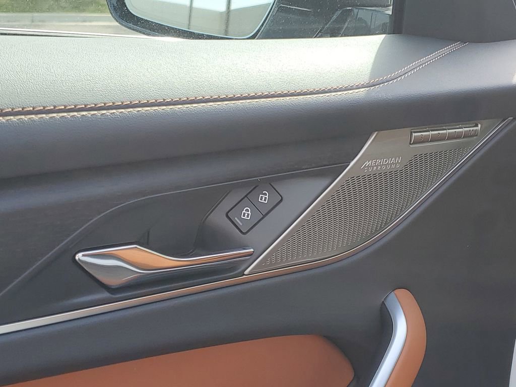 New 2026 Jaguar F-PACE R-Dynamic S image 11