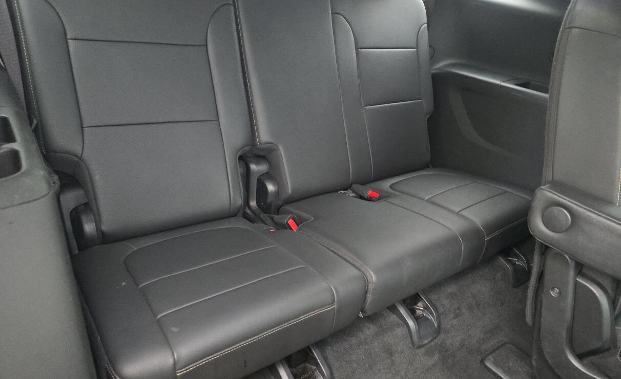 Used 2023 Chevrolet Traverse LT w/ LT Premium Package AWD/4WD image 12