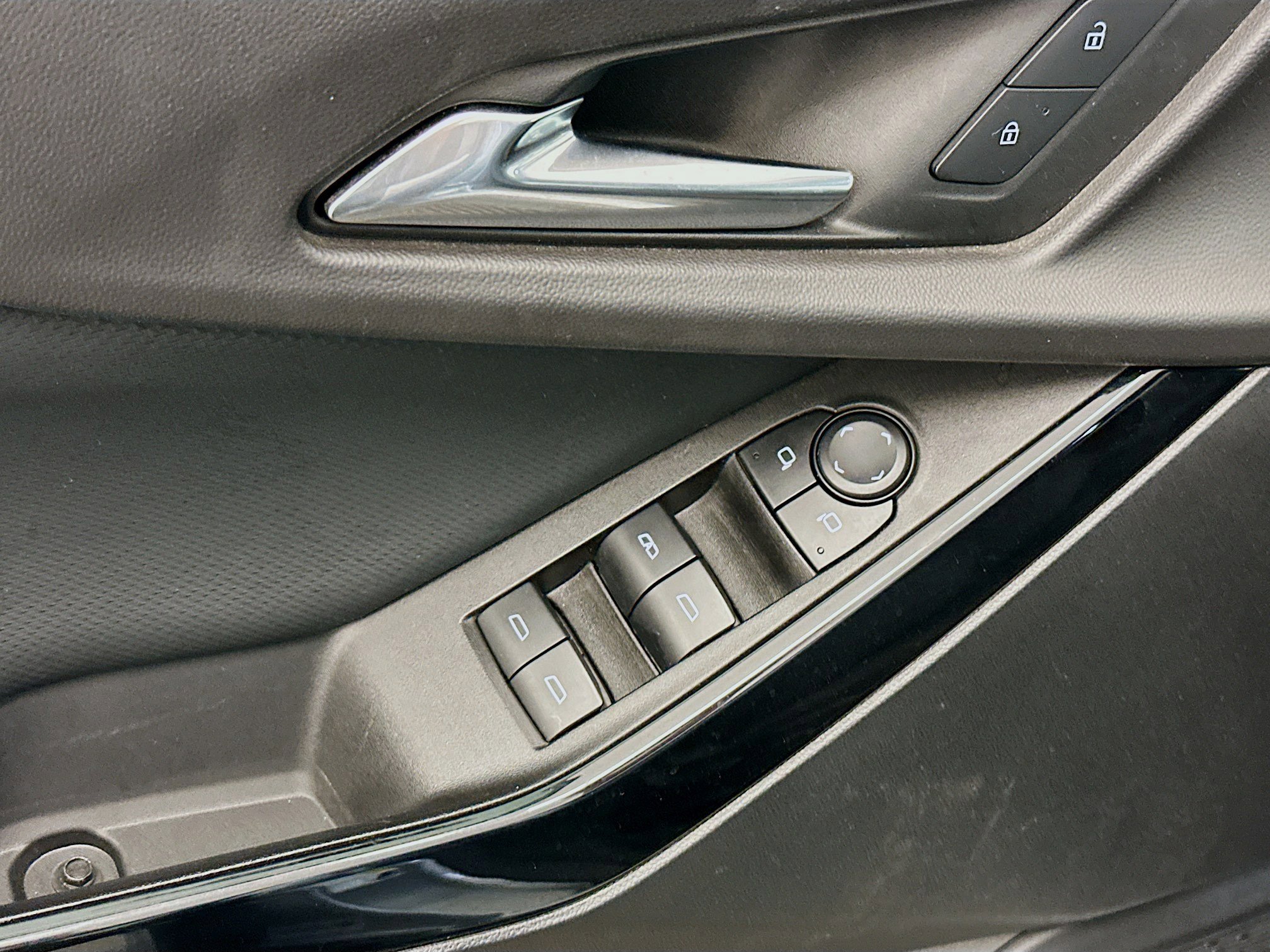 Used 2025 Chevrolet Equinox LT image 15