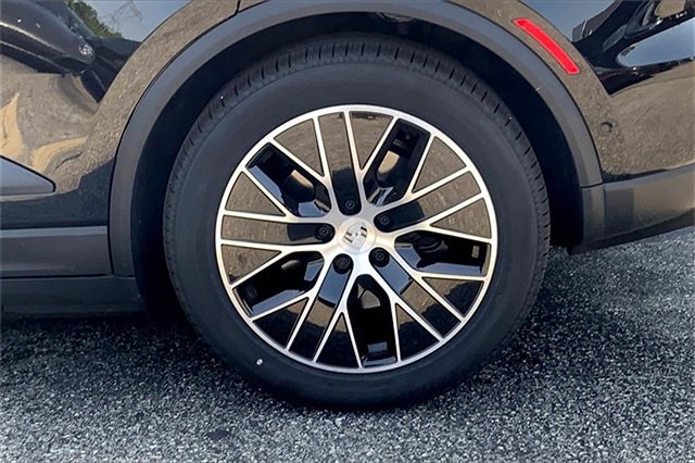 Used 2025 Porsche Macan Electric image 17