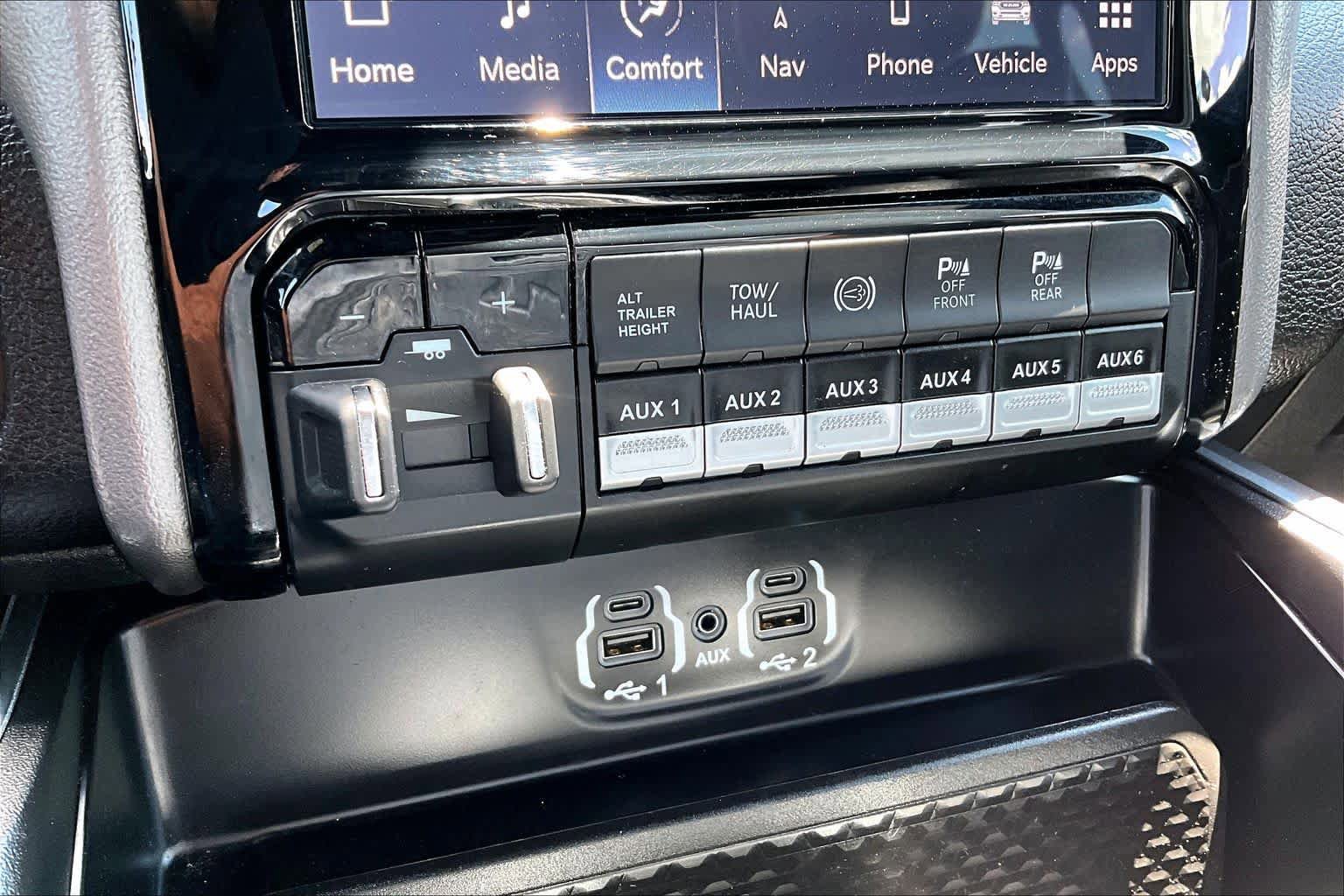 Used 2024 RAM 3500 Laramie w/ Night Edition AWD/4WD image 32
