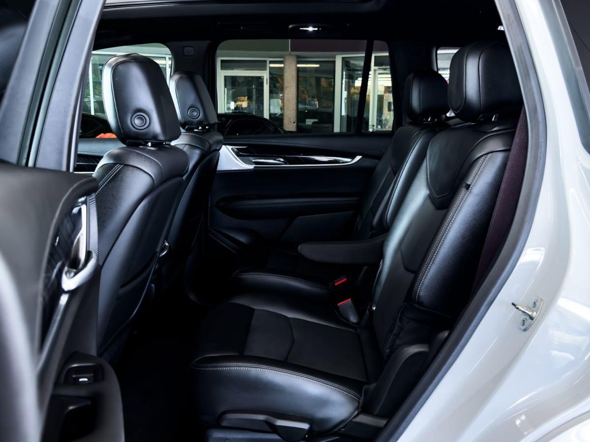 Used 2024 Cadillac XT6 Premium Luxury w/ Technology Package image 30