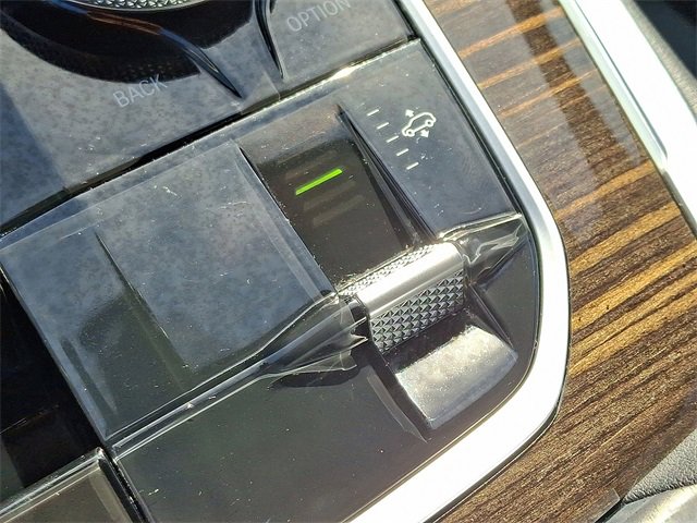 Used 2024 BMW X7 xDrive40i w/ Premium Package image 26