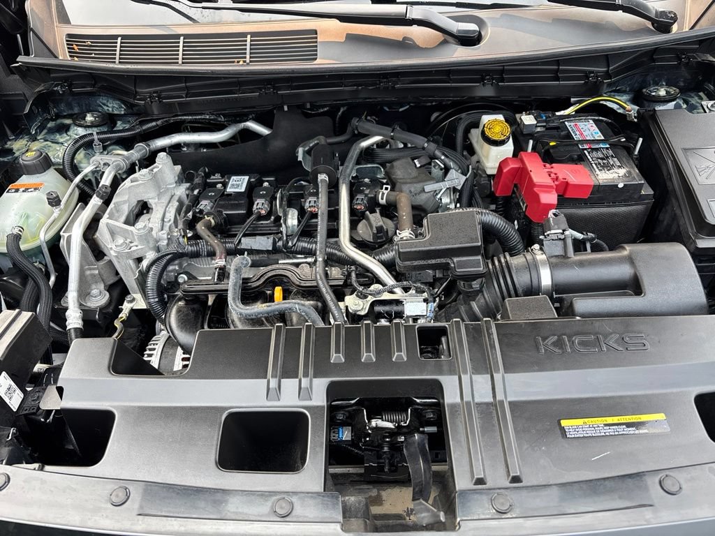 Used 2025 Nissan Kicks SV AWD/4WD image 12