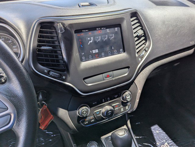 Used 2019 Jeep Cherokee Latitude w/ Popular Appearance Group AWD/4WD image 19
