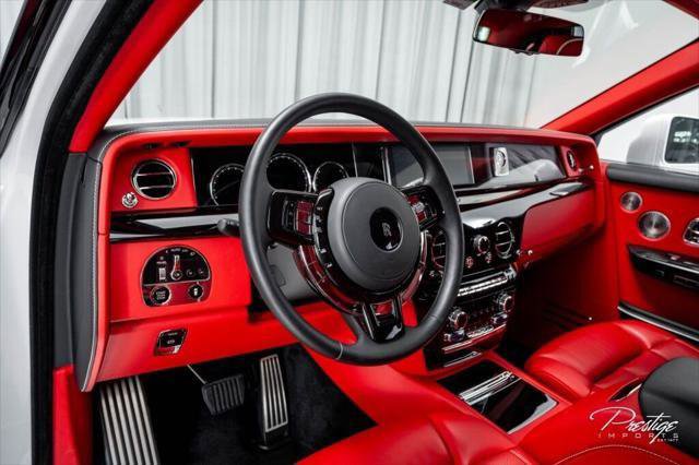 Used 2024 Rolls-Royce Phantom Sedan RWD image 32