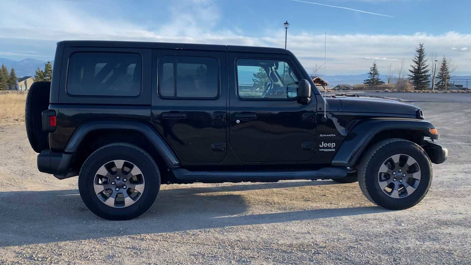 Used 2018 Jeep Wrangler Unlimited Sahara image 2
