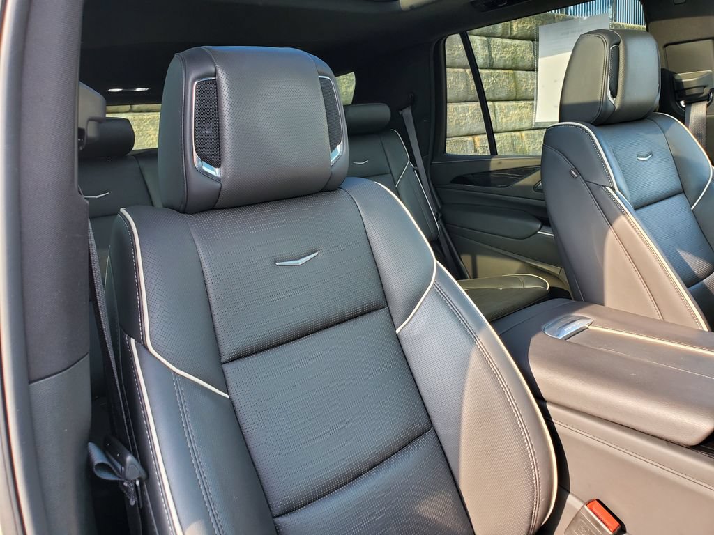 Certified 2024 Cadillac Escalade Sport w/ LPO, ONYX Package AWD/4WD image 37