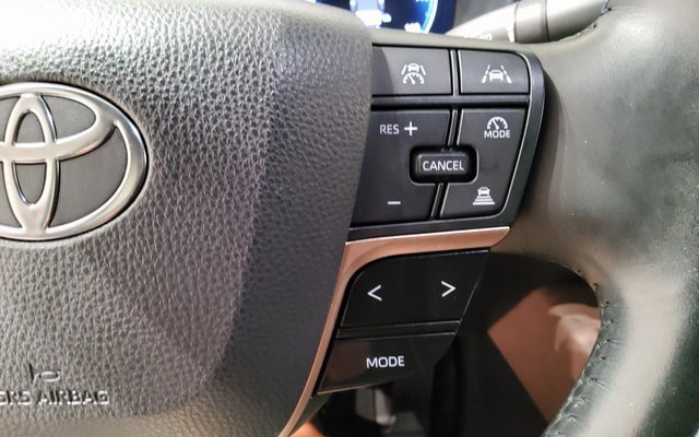 Used 2023 Toyota Crown Limited image 32