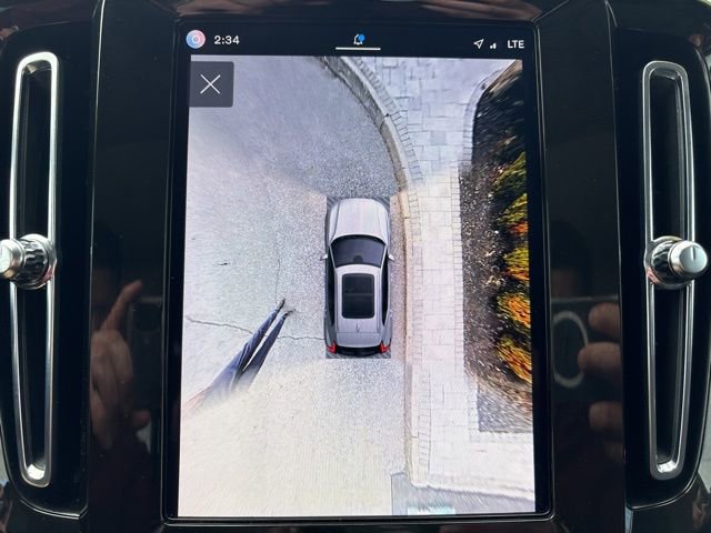 Used 2025 Volvo XC40 B5 Plus AWD/4WD image 24